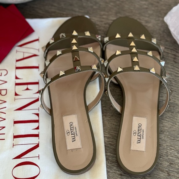 Stunning Green Valentino rockstud Sandals - Picture 3 of 4